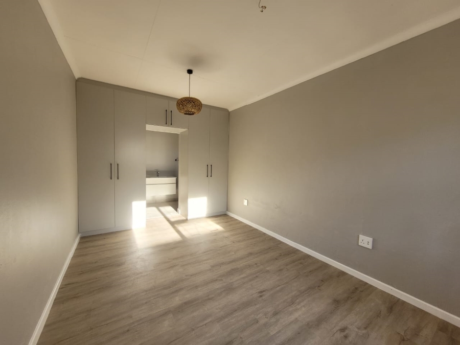 To Let 3 Bedroom Property for Rent in Wavecrest Eastern Cape